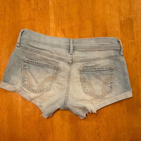 Hollister light wash denim shorts size 1/W25 - Picture 2 of 5